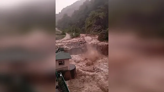 Giresun'da sağanak alarmı: Dereler taştı, yollar su altında kaldı