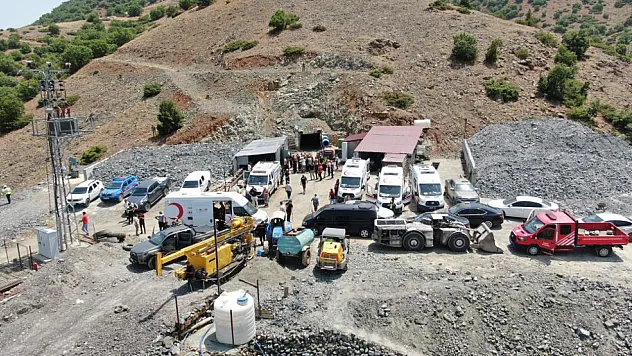 Göçükte çalışmalar 4 saattir sürüyor