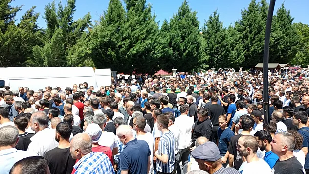 Gölde boğulan genç, son yolculuğuna uğurlandı