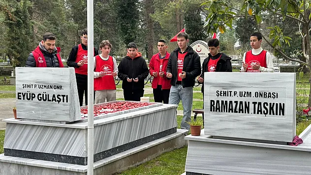 Gönüllü gençler 111. yıl dönümü anısına pedal çevirdi