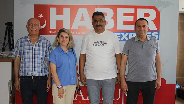 Gönüllüler Platformu'ndan Gazeteci Şeker'e Ziyaret 'Cumhurbaşkanını Eleştirme Şansımız Var mı?'