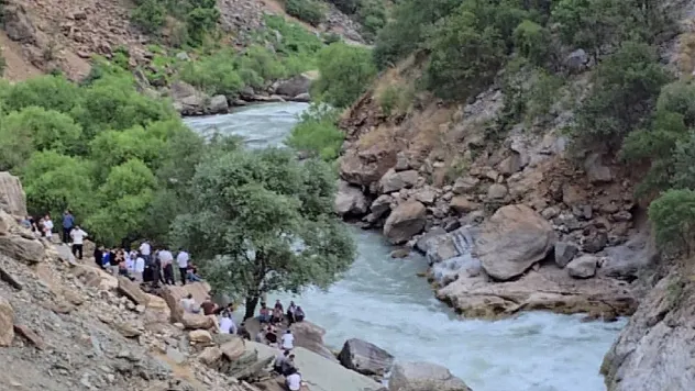 Habur Çayı'nda Akıntıya Kapılan Genç İçin Arama Çalışması Başlatıldı