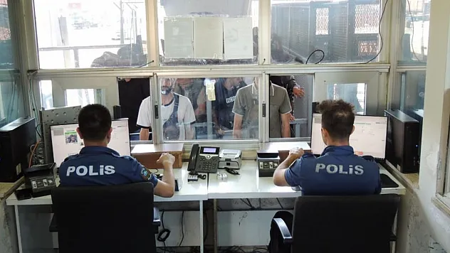 Habur Sınır Kapısı'nda 788 firari yakalandı