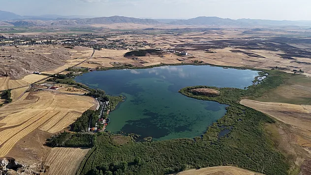 Hafik Gölü, yenilenen yüzüyle doğaseverleri ağırlıyor