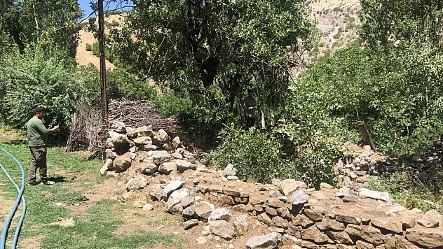 Hakkari'de manevi miras yok oluyor: Harabeye dönen Şeyh Rehani Türbesi için hayırseverlere çağrı