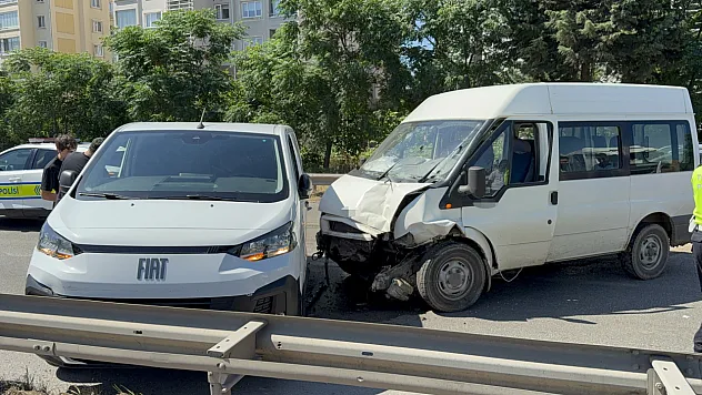 Hamile eşini hastaneye götürmek isterken kaza yaptı