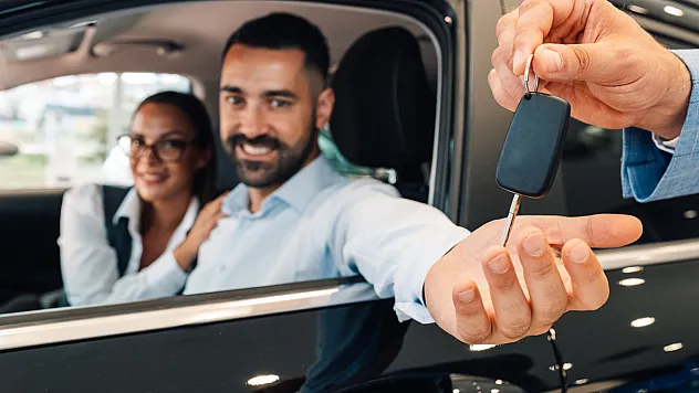 Havalimanı Araç Kiralama mı Şehir İçi Teslim mi? Hangisi Daha Avantajlı?