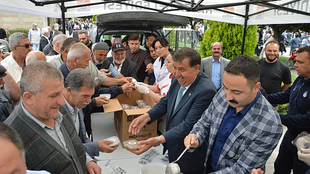 Havza'da aşure dağıtıldı