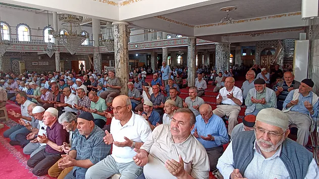 Havza'da Kıbrıs Barış Harekatı'nın 52. yıl dönümünde şehitler için mevlit okutuldu
