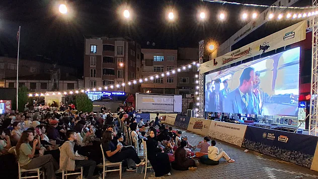 Havza'da nostaljik sinema keyfi: Dev ekranda Mucize izlendi