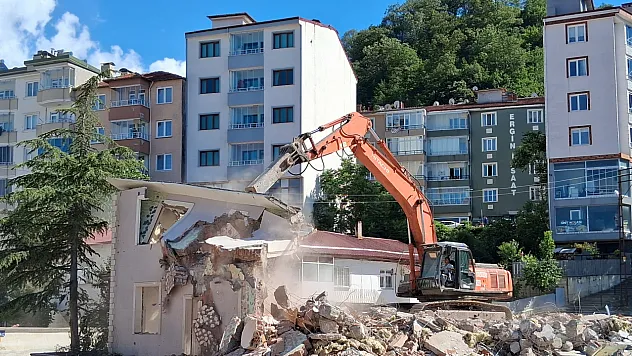Havza'da o binaya yıkım