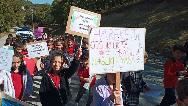 Havza'da öğrenciler sağlıklı yaşam için yürüdü