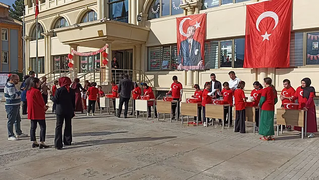 Havza'da özel öğrencilerden Cumhuriyet Bayramı coşkusu