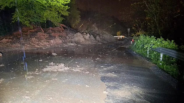 Heyelanla kapanan Fatsa-Kumru yolu yeniden trafiğe açıldı