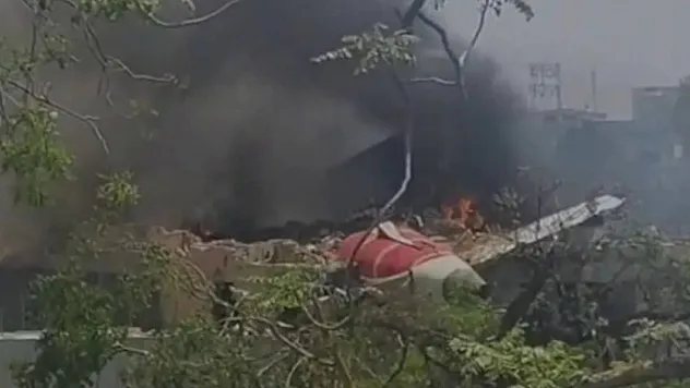 Hindistan'da yolcu uçağı düştü!