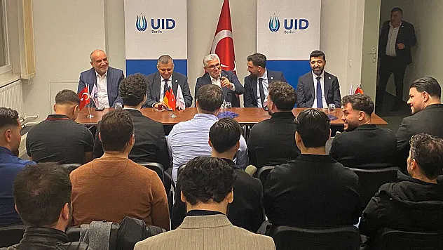 İbrahim Sandıkçı Almanya'da gençlerle sahur yaptı