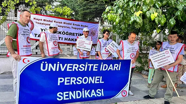İdari personel eylem yaptı