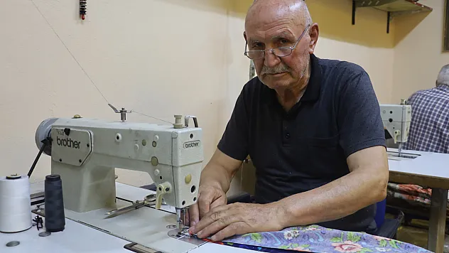 İğne ve makası 65 yıldır elinden bırakmadı