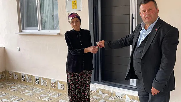 İhtiyaç sahibi aileye yeni ev