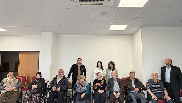İletişim Fakültesi Öğrencilerinden Huzurevinde Dijital Medya Etkinliği