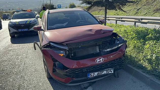 İlkadım'da iki otomobil çarpıştı