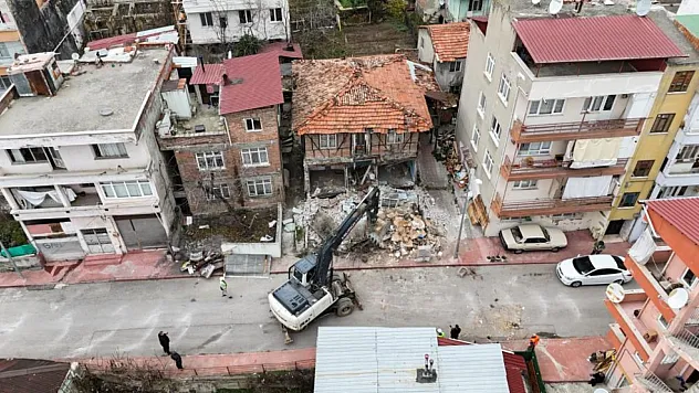 İlkadım'da Metruk Bina Mesaisi Sürüyor: 100 Bina Yıkıldı