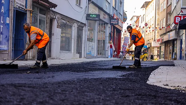 İlkadım'da Saadet Caddesi sıcak asfaltla yenilendi