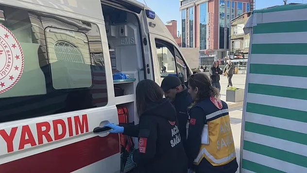 İlkadım'da Trafik Kazası: Elektrikli Motor Park Halindeki Araca Çarptı!