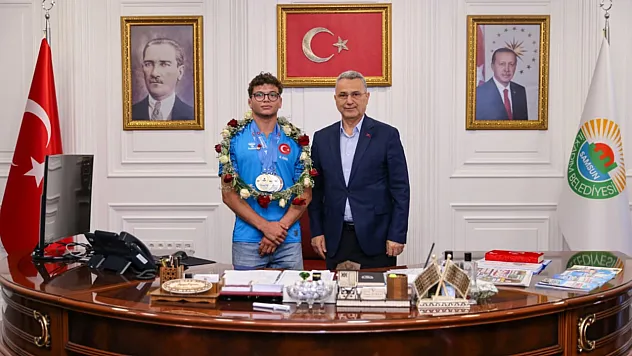 İlkadımlı Güreşçiden Tarihi Başarı