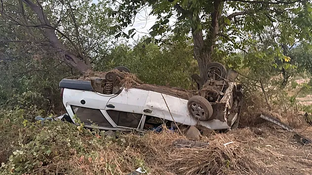İnegöl'de mevsimlik işçileri taşıyan otomobil şarampole uçtu: 8 yaralı