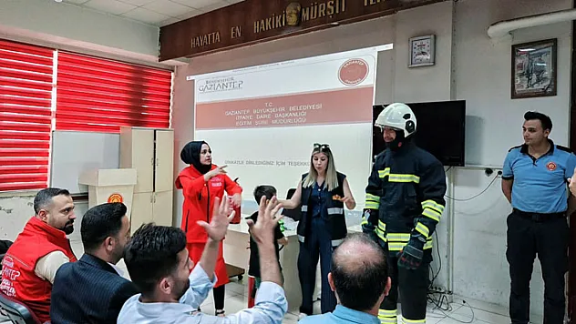 İşitme engelli bireylere yangın söndürme eğitimi verildi