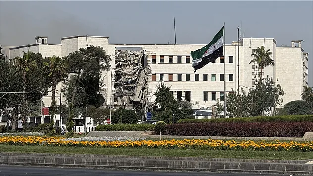 İsrail ve Suriye'nin ateşkese vardığını duyurdu