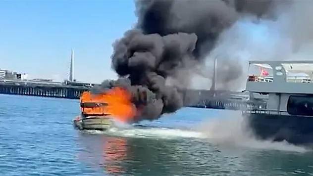 İstanbul'da Haliç'te tekne yangını: 1 kişi yaralandı
