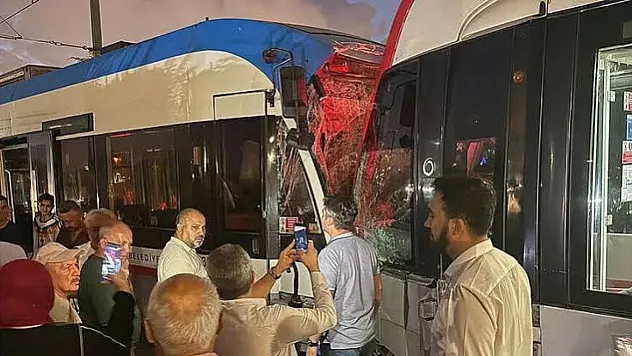 İstanbul'da iki tramvay çarpıştı
