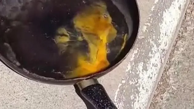 İstanbul'da Kavurucu Sıcak! Esnaf Asfaltta Yumurta Pişirerek  Kahvaltı Yaptı