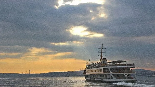 İstanbul için sağanak ve fırtına uyarısı: Yağış çarşambaya kadar sürecek