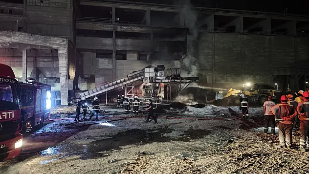 İtfaiyenin hızlı müdahalesi çimento fabrikasını kurtardı