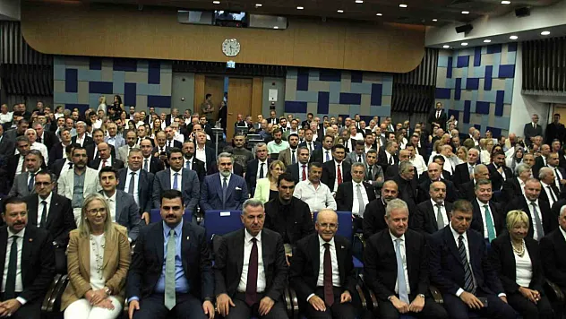 İzmir'de iş dünyasıyla buluştu