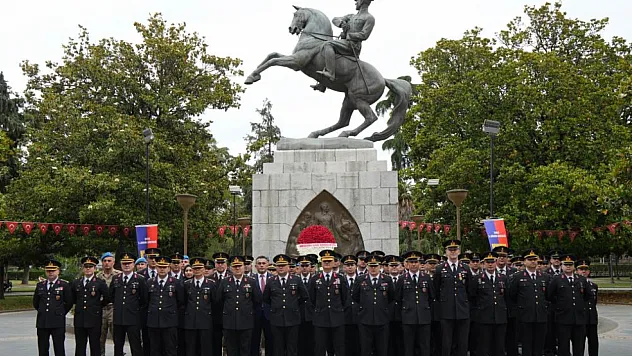 'Jandarma kucaklayıcı yaklaşım ile milletinin yanında yer almıştır'