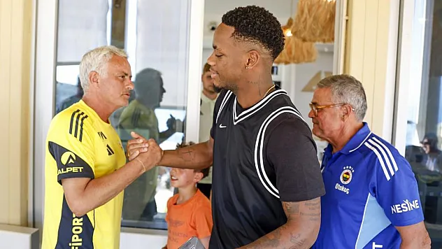 Jhon Duran kampa katıldı