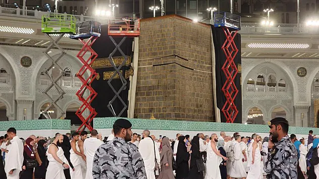 Kabe-i Muazzama duvarları bakıma alındı