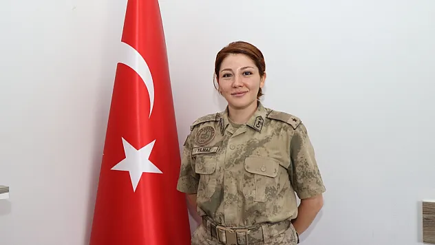 Kadın jandarma komutanın mutluluğu