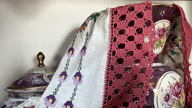 Kahve ve nakışı bir araya getirdi! İğne ve iplikle kişiye özel tasarımlar yapıyor