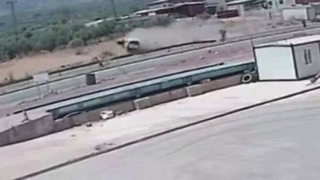 Kamera Kaydına Yansıyan Acı Kaza: Araç Taklalar Atarak Savruldu!