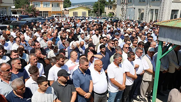 Kanala düşen otomobilde hayatını kaybeden Emircan son yolculuğuna uğurlandı