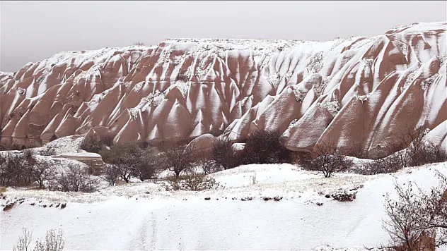 Kapadokya'da mevsimin ilk karı yağdı
