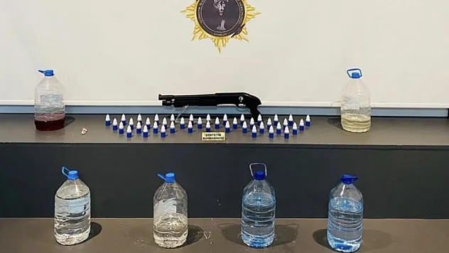 Kapılar açıldı, zehir ortaya çıktı:Litrelerce uyuşturucu ele geçirildi