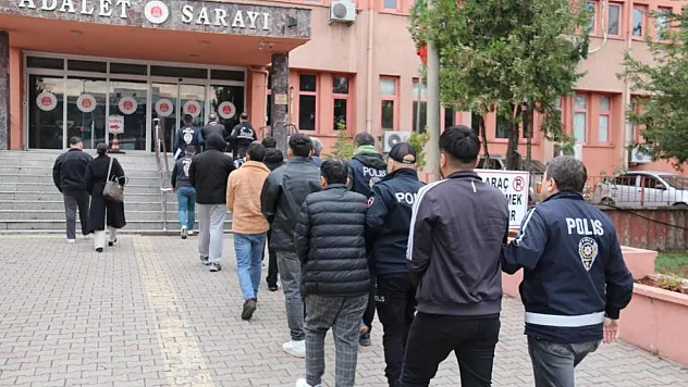 Karabük'te 140 milyon TL'lik vurgun yapan şebekeye operasyon