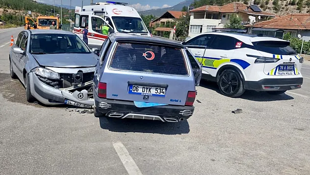 Karabük'te iki otomobil çarpıştı: 6 yaralı