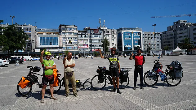 Karadeniz'i bisikletle keşfettiler